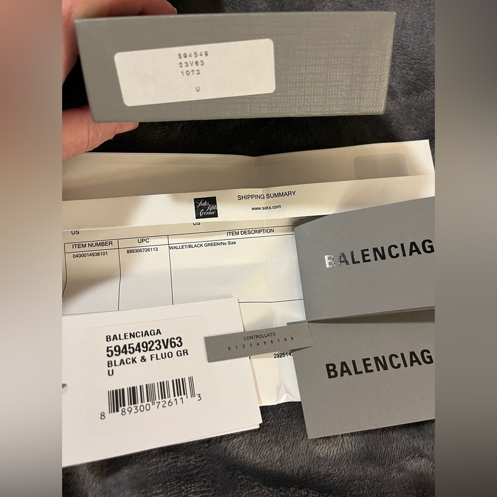 Balenciaga Monochrome Wallet - Picture 4 of 7